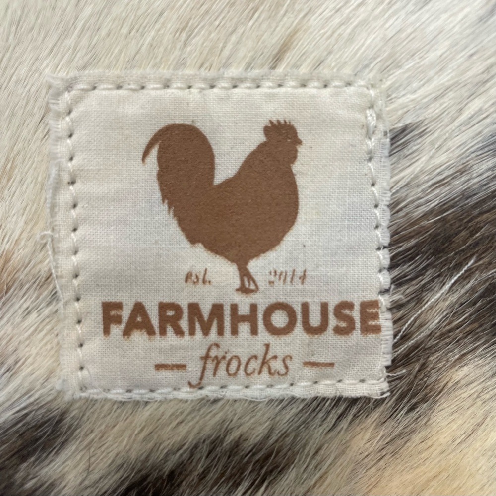 Farmhouse Frocks Fur Pouch.zip closure.genuine cowhide. Pre-owned. Worn area. - Picture 2 of 7